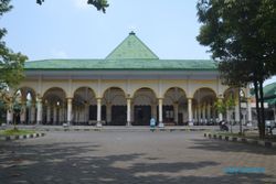 MASJID AGUNG SUKOHARJO : TK Baiturrahman Tergusur Renovasi Masjid Agung
