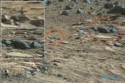 FENOMENA ALIEN : Rover Mars Temukan Batu Mirip Salib di Planet Merah