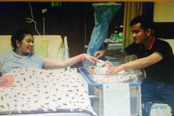 JOKOWI PUNYA CUCU : Tinggalkan Rumah Sakit, Selvi Ingin Rawat Jen Ethes Tanpa Baby Sitter