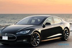 MOBIL TESLA : Singapura Anggap Tesla S Sumbang Polusi, Kok Bisa?