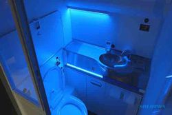 TEKNOLOGI TERBARU : WC Pesawat Ini Bersih Secara Otomatis