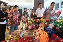 MASYARAKAT EKONOMI ASEAN : Pelaku UKM Madiun Raya Butuh Galeri Suvenir dan Kerajinan Tangan