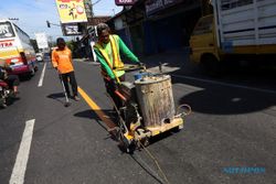 Ini Arti Marka Jalan Berwarna Kuning dan Putih di Jalan Raya