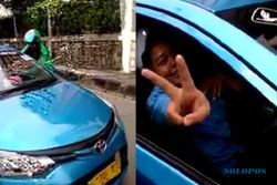 POLEMIK TAKSI UBER-GRAB : Lucunya Driver Gojek Naik Blue Bird, Mumpung Gratis!