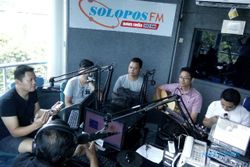 FOTO KUNJUNGAN MEDIA : Jikustik Sapa Pendengar Solopos FM