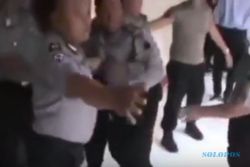 VIDEO UNIK YOUTUBE : Sesama Polisi Nyaris Baku Hantam, Tonton Sampai Selesai!