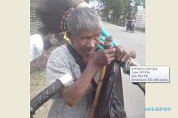 KISAH INSPIRATIF : Kakek Penjual Sapu di Madiun Ini Ingin Berkurban, Netizen Trenyuh
