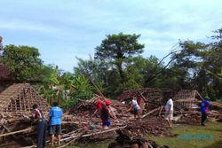 BENCANA SUKOHARJO : Tertiup Angin, Dua Rumah Di Tawangsari Roboh