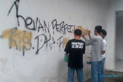 KEGIATAN REMAJA : Remaja Putra Binangun Bersihkan Vandalisme di Taman Wana Winulang