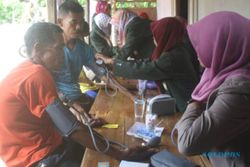 BAKTI SOSIAL : Sejumlah Komunitas Ponorogo Gelar Baksos di Kampung Tunagrahita