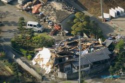 GEMPA JEPANG : Korban Tewas Jadi 11 Orang, PM Shinzo Abe Tinjau Lokasi Bencana