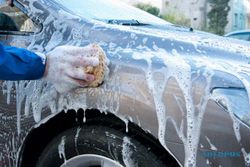 ATURAN UNIK: Cuci Mobil Pagi Hari Didenda Rp400.000