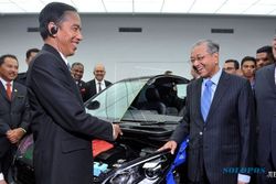 INDUSTRI OTOMOTIF : Mahathir Mohamad Tinggalkan Proton Malaysia