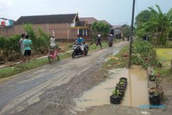 BANJIR PONOROGO : Banjir Rendam Desa Pakunden, Warga Asyik Memancing