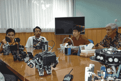 KONTES ROBOT INDONESIA : Robot Sepak Bola UKSW Salatiga Juara Regional 3
