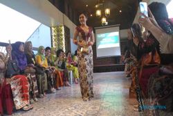 PERAYAAN HARI KARTINI : Peragaan Busana Kebaya di 101 Yogyakarta Tugu Hotel