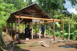 LONGSOR PONOROGO : Tanah Terus Bergerak, 2 Rumah di Talun Dibongkar