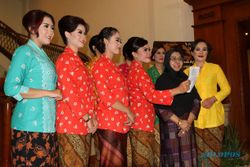 FOTO HARI HARTINI : Waldjinah Meriahkan Peringatan Hari Kartini