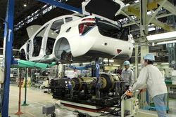 INDUSTRI OTOMOTIF : Akibat Gempa Jepang, Toyota-Nissan Hentikan Produksi