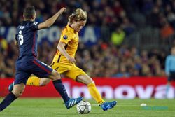 BARCELONA VS ATLETICO MADRID : Dua Gol Suarez Menangkan Barca