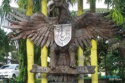 TRENDING SOSMED : Netizen Grup Semarang Prihatin Patung Garuda Loyo