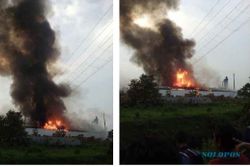Inilah Foto-Foto Kebakaran Pabrik Jokowi di Kalijambe Sragen