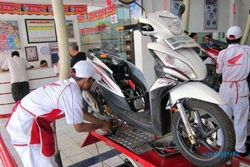 BURSA MOTOR : Hari Kartini, Honda-Yamaha Tebar Diskon Servis