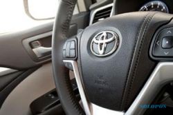 RECALL MOBIL TOYOTA : Sistem OCS Bermasalah, Puluhan Unit Toyota Camry Ditarik