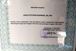PELANTIKAN BUPATI SRAGEN : Duh, Ada Salah Cetak Jabatan Agus Fatchur Rahman di Piagam Penghargaan