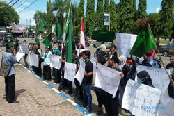 DEMO PONOROGO : HMI Ponorogo Tuntut Wakil Ketua KPK Saut Situmorang Mundur