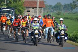 MUTASI POLRI : Perpisahan Kapolres Ponorogo, Warga Ikuti Sepeda Santai di Waduk Bendo