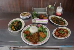 KULINER SOLO : Pedasnya Ayam Penyet Kampung Khas Surabaya
