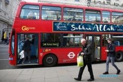 KISAH UNIK : Selama Ramadhan, Ratusan Bus di London Pasang Tulisan Subhanallah