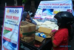 OPERASI PASAR : Pedagang Sembako Ikut Nikmati Pasar Murah