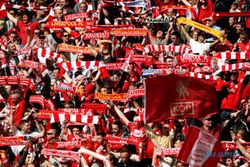 LIGA EUROPA 2015/2016 : Suporter Liverpool dan Sevilla Sempat Bentrok