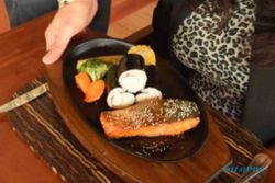 HOTEL DI SEMARANG : Chef Novotel Hotel Luncurkan 5 Varian Anyar Steak Hot Plate