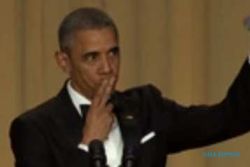 Lakukan Aksi “Mic Drop”, Pidato Obama Ini Penuh Guyonan