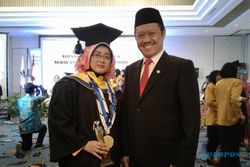 WISUDA STIE SURAKARTA : Raih Gelar Sarjana Ekonomi, IPK Istri Ketua KY Hampir Cumlaude