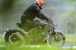 SEPEDA MOTOR KTM : 1290 Super Duke Makin Bengis di Tangan Husqvarna
