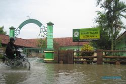 BANJIR KLATEN : Sekolah Tergenang Air, 48 Siswa SDIT Muhammadiyah Bawak Pindah Lokasi UKK