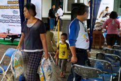 RAMADAN 2016 :  Jelang Lebaran, Buruh Tanjung Emas Terima 3.000 Paket Sembako