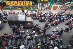 PARKIR MALIOBORO : Pasar Beringharjo Padat, Muncul Parkir Liar