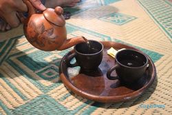 Mengenal Tradisi Minum Teh Poci di Tegal