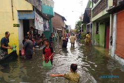 BANJIR SOLO : 13 Kelurahan Terendam Banjir