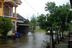 CUACA EKSTREM : Hujan Terus Guyur Pacitan, Warga Diimbau Waspadai Bencana