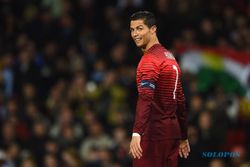 AKSI KONTROVERSIAL : Jengkel Diwawancarai, Ronaldo Buang Mikrofon Wartawan