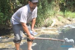 PENCEMARAN LINGKUNGAN SEMARANG : Gara-Gara Limbah Pabrik, Warga Batal Padusan di Sungai Klampok