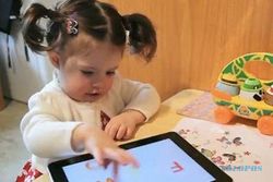 TIPS ASUH ANAK : Awas, Gadget Bisa Sebabkan Anak Lambat Bicara