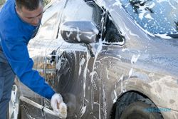 TIPS OTOMOTIF: Mobil Baru Tak Boleh Dicuci, Mitos atau Fakta?