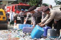 OPERASI PEKAT CANDI : Sambut Ramadan 2016, Polres Semarang Musnahkan Ribuan Liter Miras